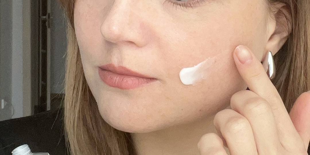 Спасаю кожу от шелушений и после долгой зимы. Крем в упаковке как из СССР - главный помощник