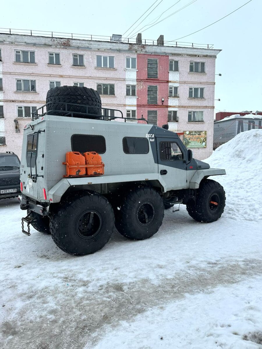 Трэкол — вездеход, на котором передвигаются по городу и по зимнику
