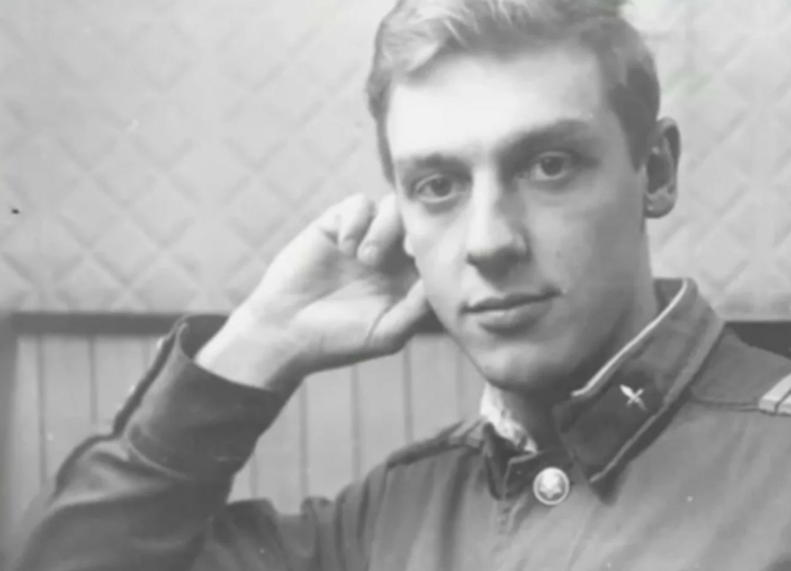 Фото: Александр в молодости 