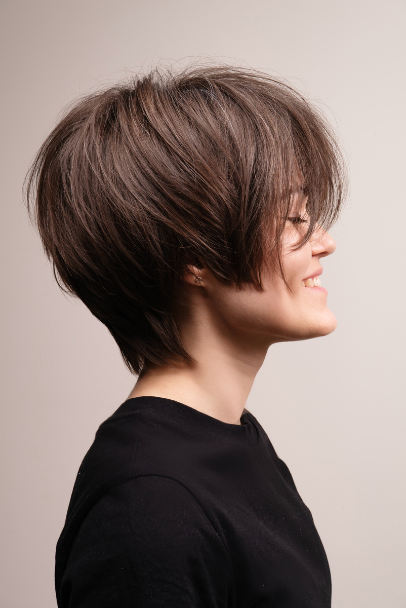 Формы стрижек в технике Деметриус 2026