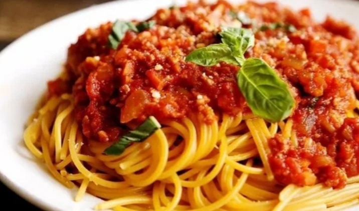 Паста болоньезе.