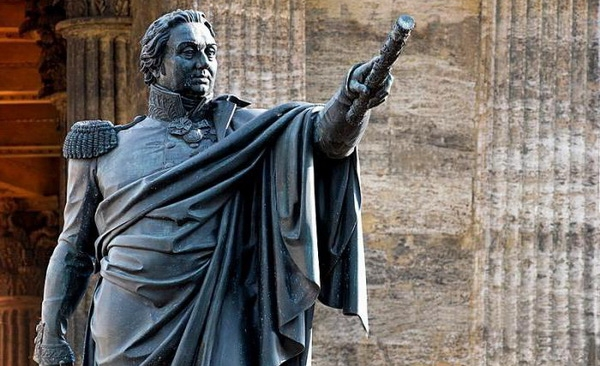 БЫЛ ТИПИЧНЫМ ЦАРСКИМ СЛУГОЙ