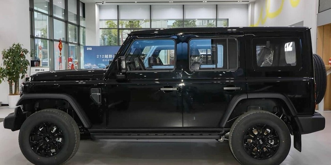 В России продают «правильный УАЗ». Оцинковка, рама, дизель и бензин, 8АКПП и 4x4.