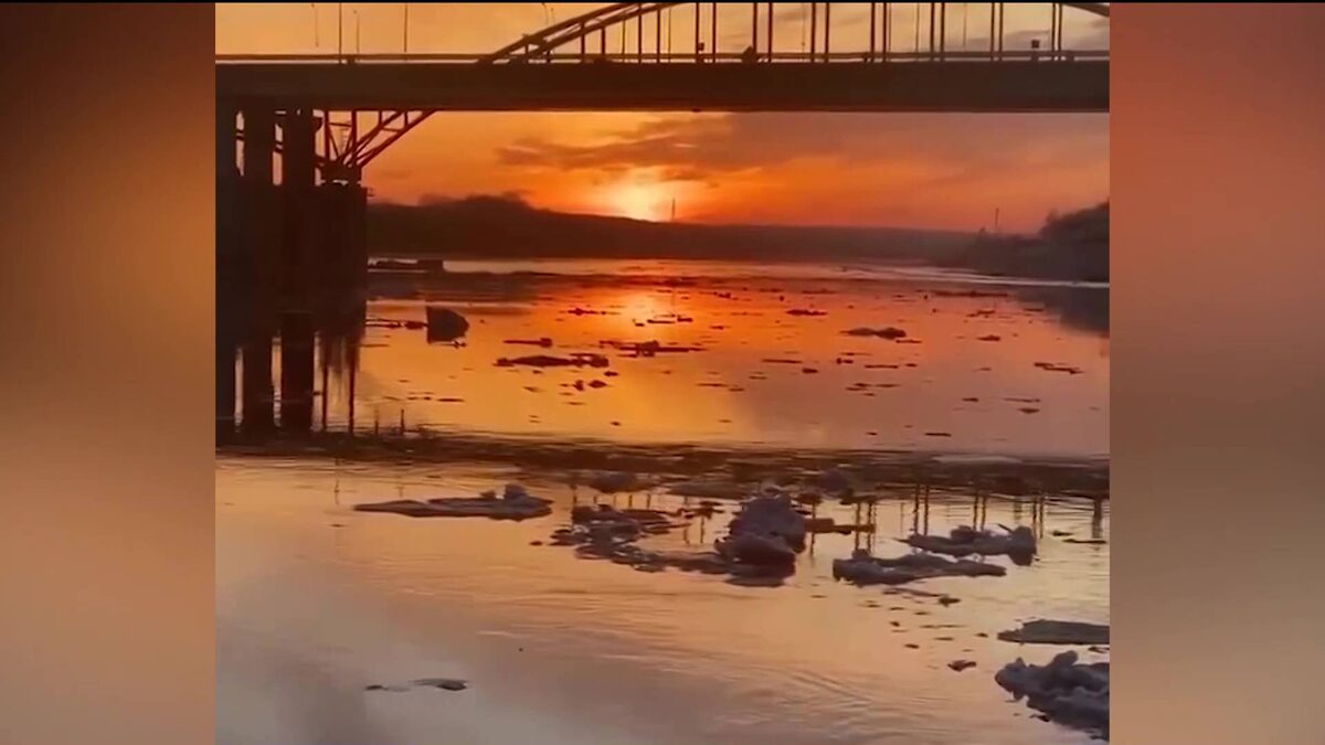    Уфа погрузилась в багряно-золотой закат