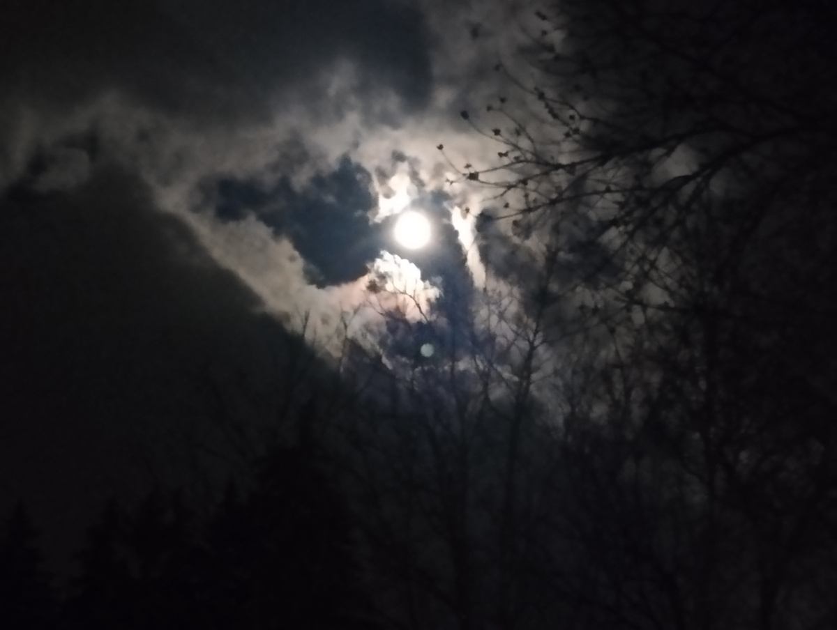 Апрельское полнолуние