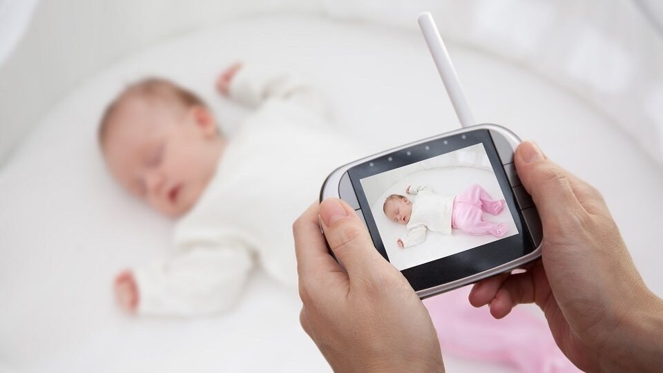 Лучшие видеоняни. Фото: Vladimir Badaev / Shutterstock / Fotodom