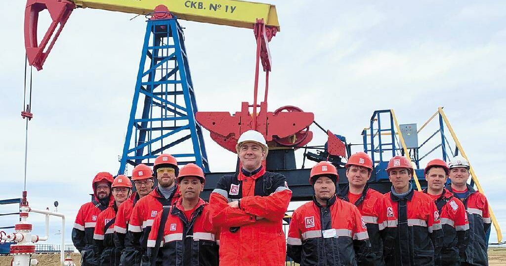 «Лукойл» в 2025 году снизил добычу нефти в России на 2,1%, до 74,9 млн тонн