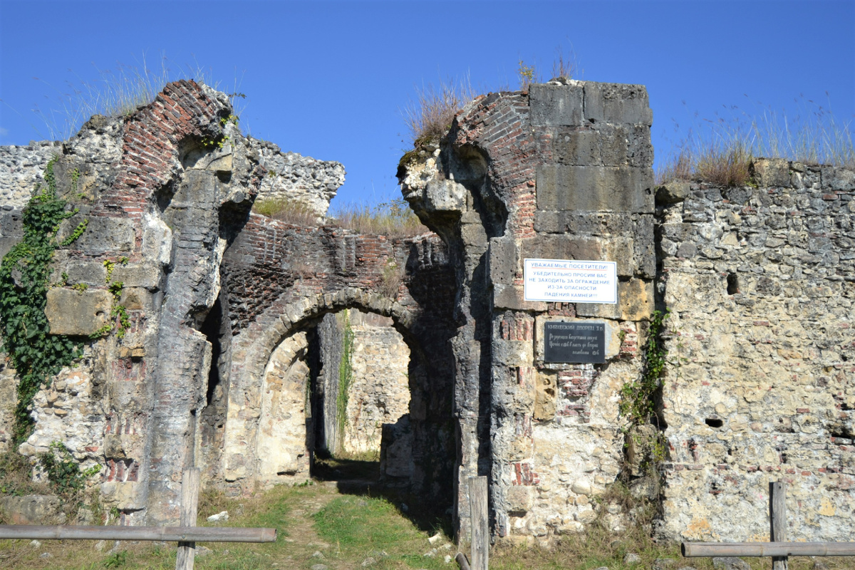 Абхазия. Дворец князей Чачба-Шервашидзе в Лыхны