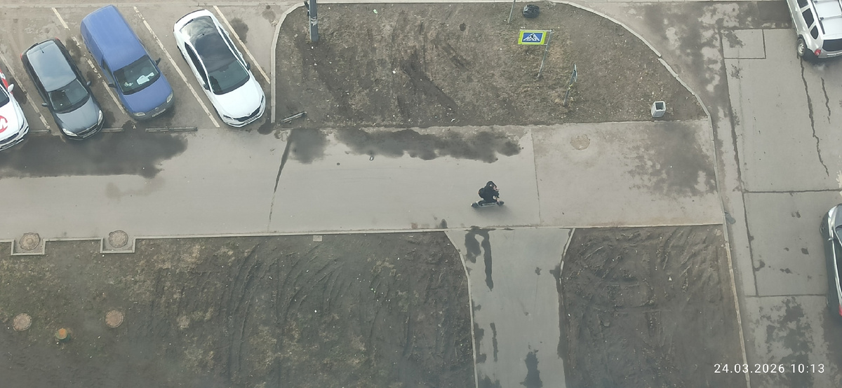 На них паркуются машины