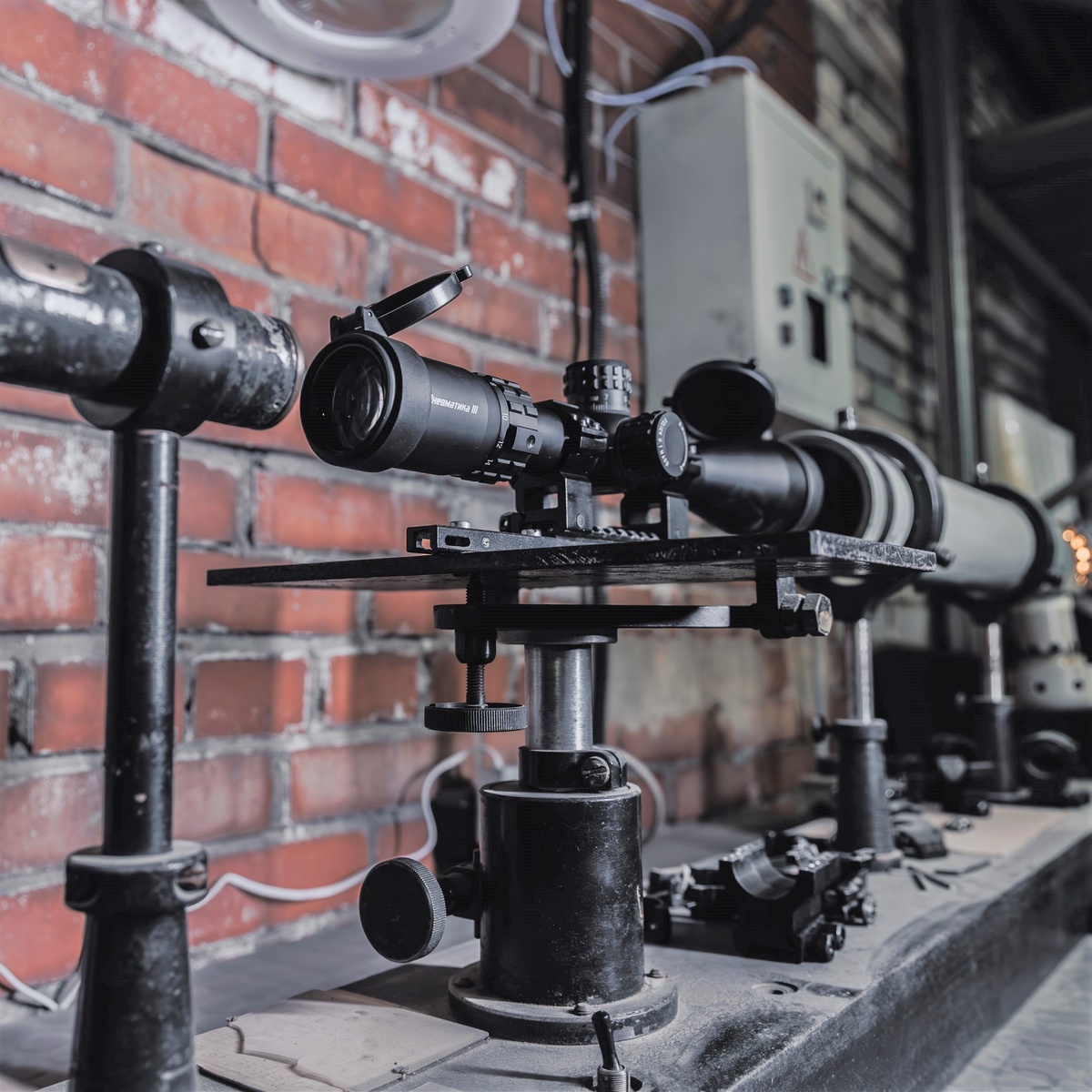 Проверка соосности оптической системы и линзы с прицельной сеткой