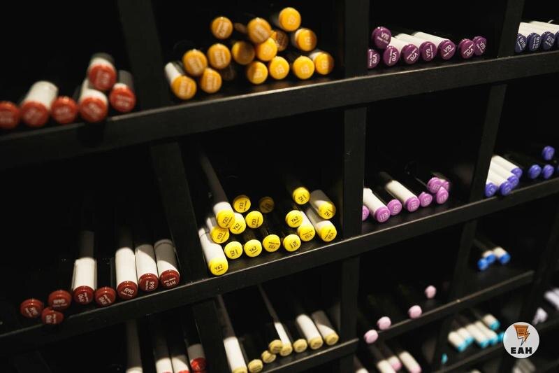    ЕАН. Витрина магазина косметики