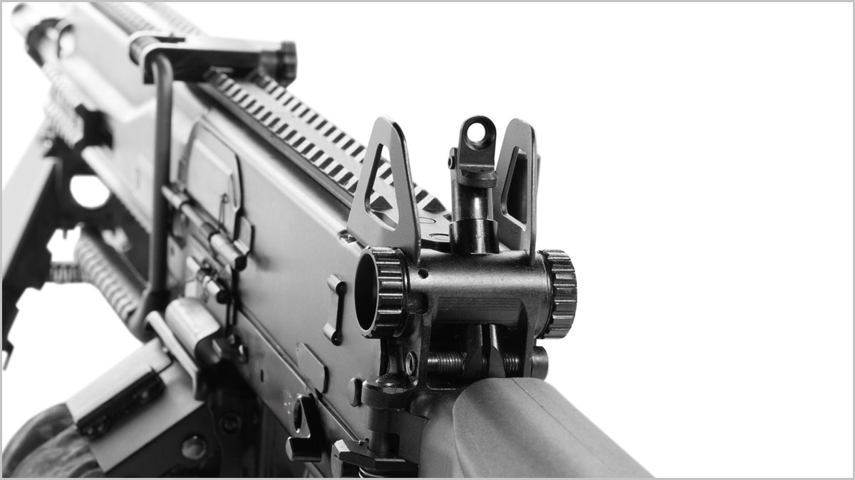 На фотографии: новейший российский пулемет РПЛ-20 – легкий ручной пулемёт ленточный под патрон 5,45 мм. Источник фото: https://kalashnikovgroup.ru