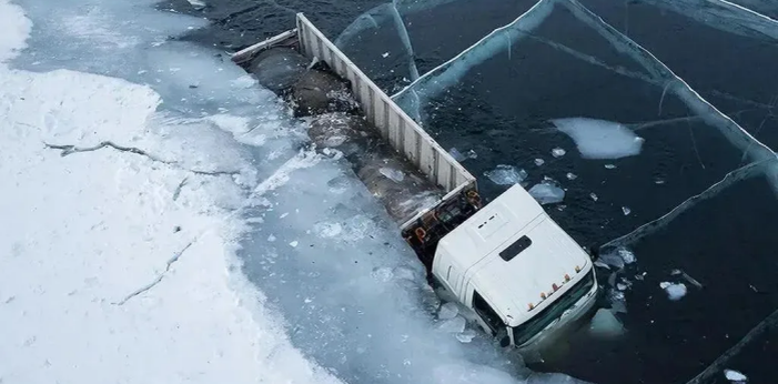 Вода озера Хатыннах поражает необычайной прозрачностью, прямо заповедник первозданной природы / фото: канал Минэкологии Якутии в Мах