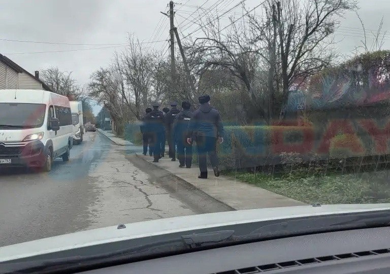 Скопление силовиков заметили на улицах Батайска утром 31 марта