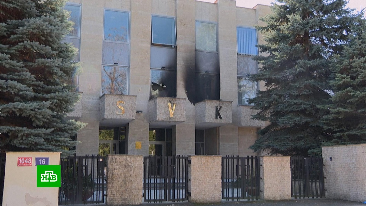    Русский дом в Праге забросали «коктейлями Молотова»