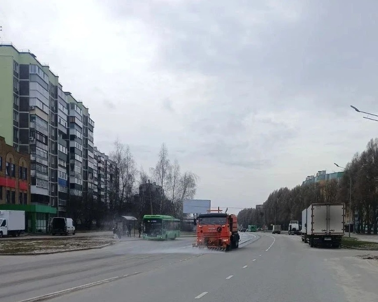     В Курске дорожники приступили к уборке песка после зимы