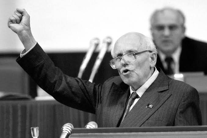 КГБ следил за ним 20 лет. Когда папки рассекретили-оказалось, что он был прав во всём