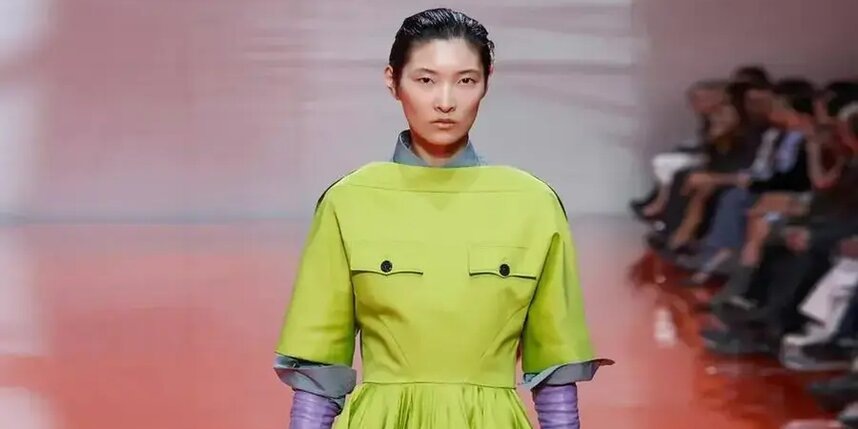    Шартрез на показе Prada.prada.com