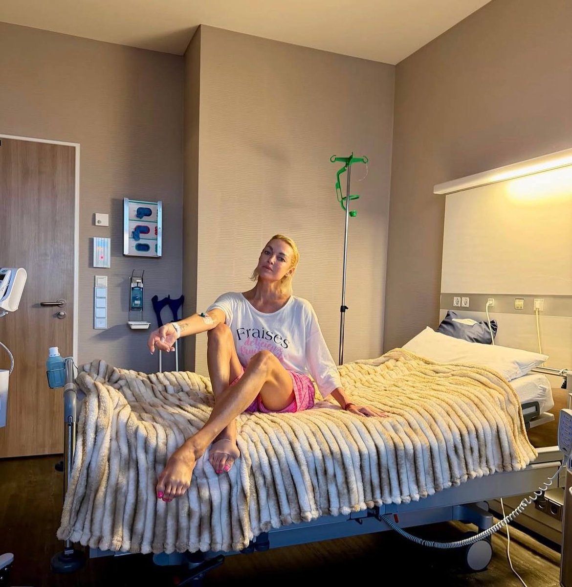 Волочкова в больнице после операции на сустав. Фото: соцсети.