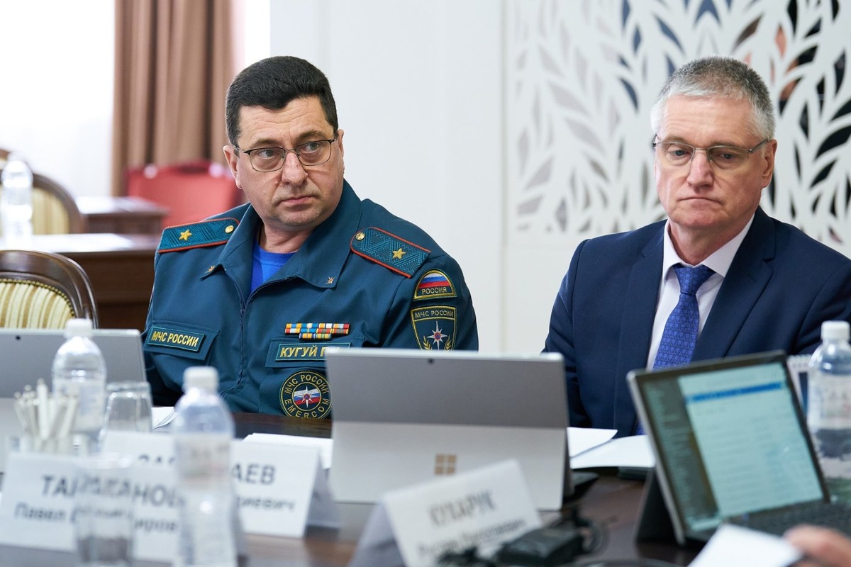    Более 8 тысяч человек вошли в югорскую группировку сил для борьбы с паводками