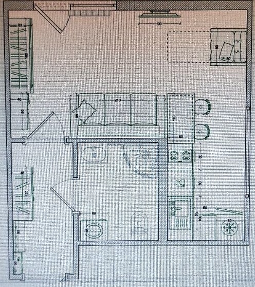 Таким было планировочное решение - оптимальное для этой студии