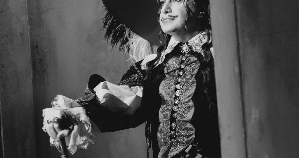 Сопроводит сегодняшний пост поддержки – Его Величество Луи!