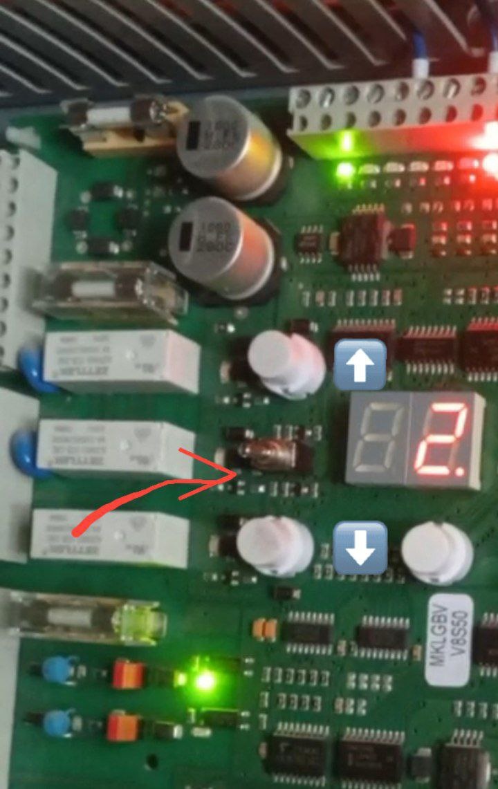 Этот вправо ( монтажная поездка ) и кнопками можно тянуть до ближайшей ТО или крайнего этажа. Но визуально следить, что б не ушел на концевые ( в данном режиме игнорит датчики ТО и крайних этажей ).