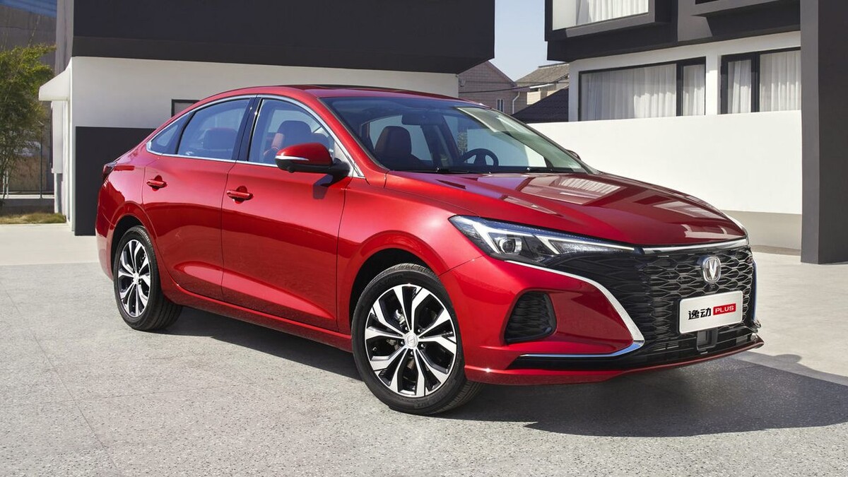    Changan Eado Plus. Фото Changan