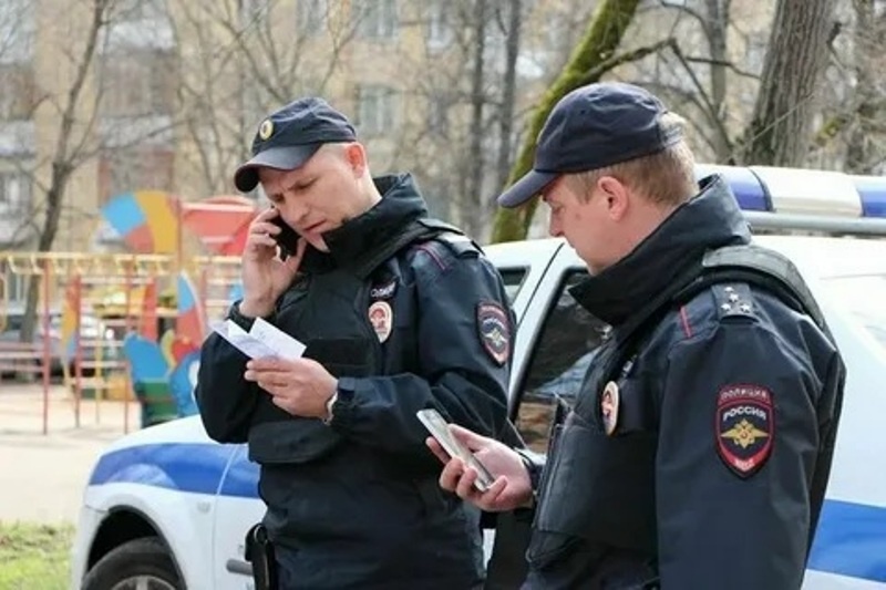 Не знаешь что делать - вызывай полицию