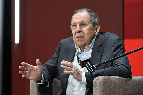 Министр иностранных дел РФ Сергей Лавров выступает на Всероссийском молодежном образовательном форуме «Территория смыслов», 28 июля 2025 года / Максим Блинов/РИА Новости   📷