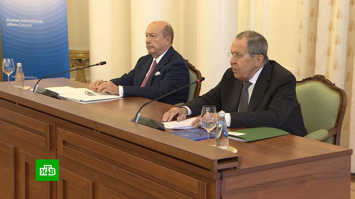    Лавров: борьба за ведущие позиции в мире ведется не на жизнь, а на смерть