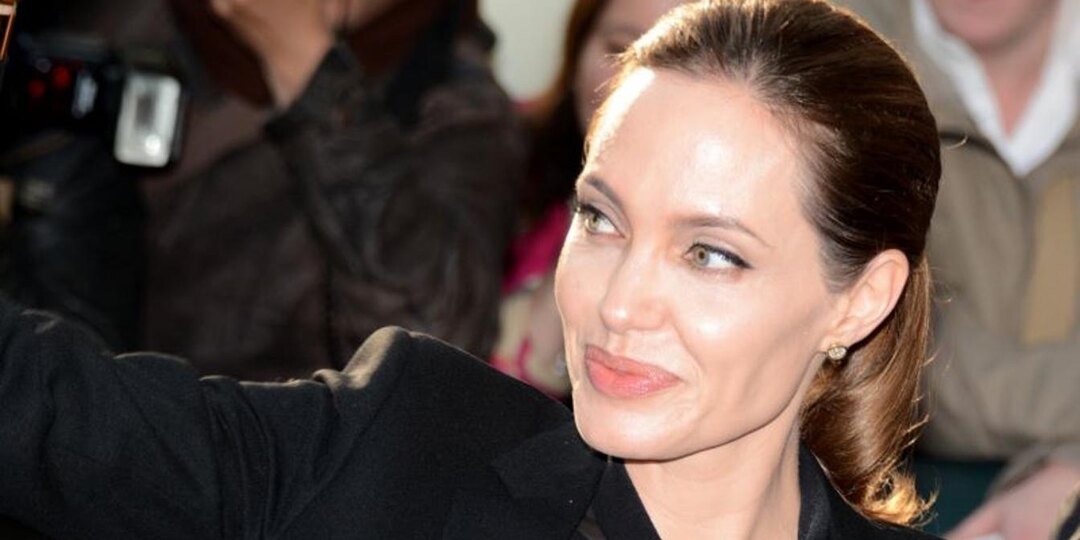 Джоли спровоцировала слухи о неудачной пластике после выхода в свет