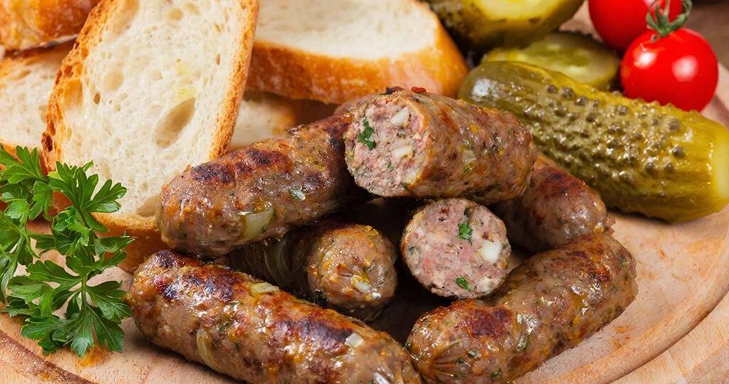 Чевапчичи в аэрогриле: балканские колбаски, которые покорят ваш ужин