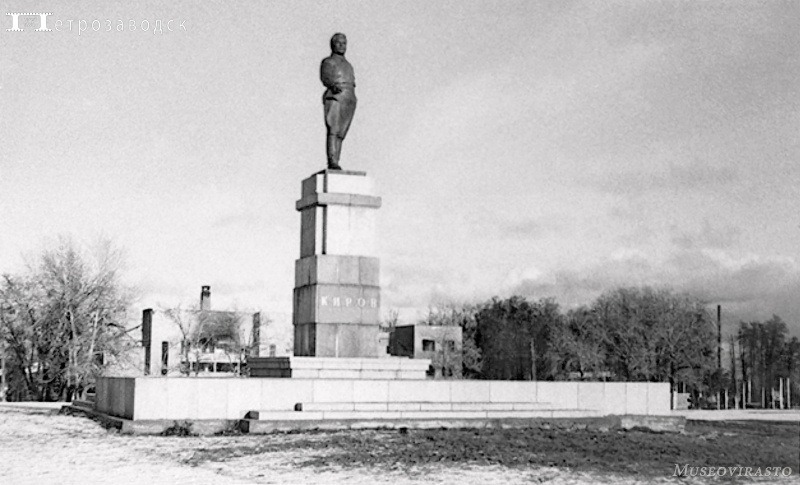    Памятник Кирову в Петрозаводске признали небезопасным для мероприятийФактор
