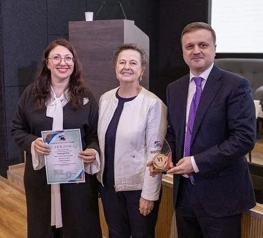 Секретарь Союза журналистов России, председатель СЖ Подмосковья Наталья Чернышова вместе с членом Президиума РМА Рустамом Хансверовым