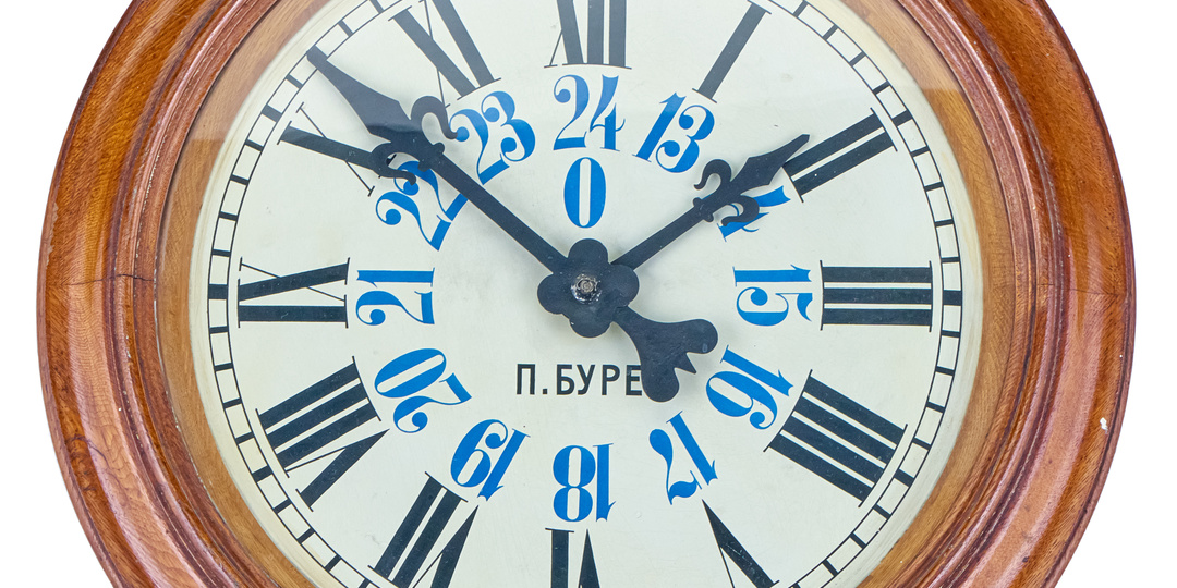 Электрические вокзальные часы