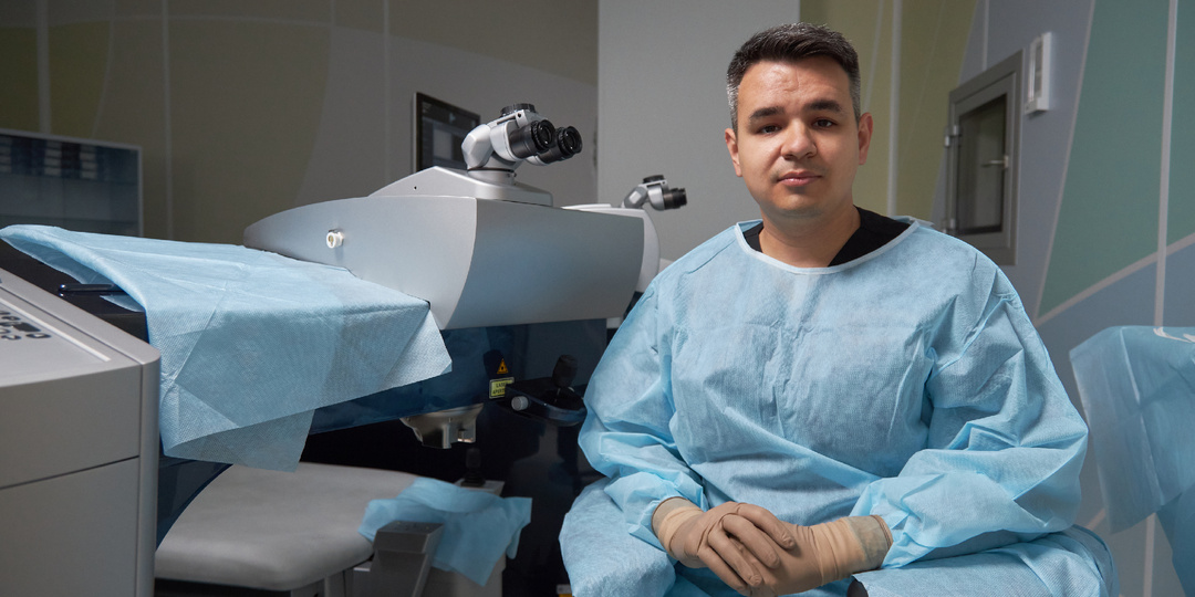 Почему офтальмологи в очках? Врач разрушил распространённый миф