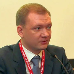    — Я не слышал, чтобы там землю выкупили, но такое вполне возможно, потому что земля там очень дорогая. По самым скромным оценкам в той местности она стоит не меньше 5-6 млн рублей за сотку. Причем фитнес-центр занимает там достаточно большую территорию. Если на его месте построят торговый центр, то эта история окажется значительно выгоднее, чем фитнес-центр, — рассказал изданию Савельев.