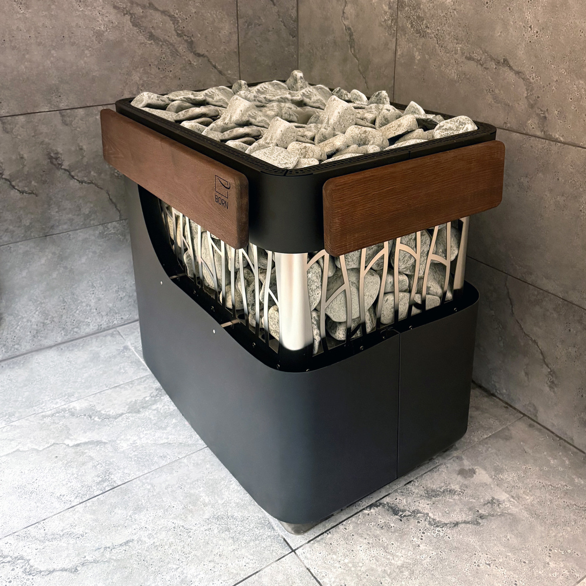 Печь BORN STONE (КАМЕНЬ) в классическом печном углу с плиткой.