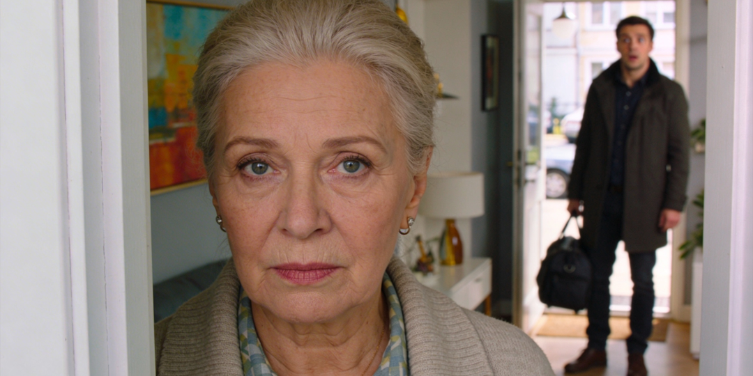 Сын вычеркнул меня из жизни, а когда жена выставила его за дверь, сразу вспомнил про мамин дом