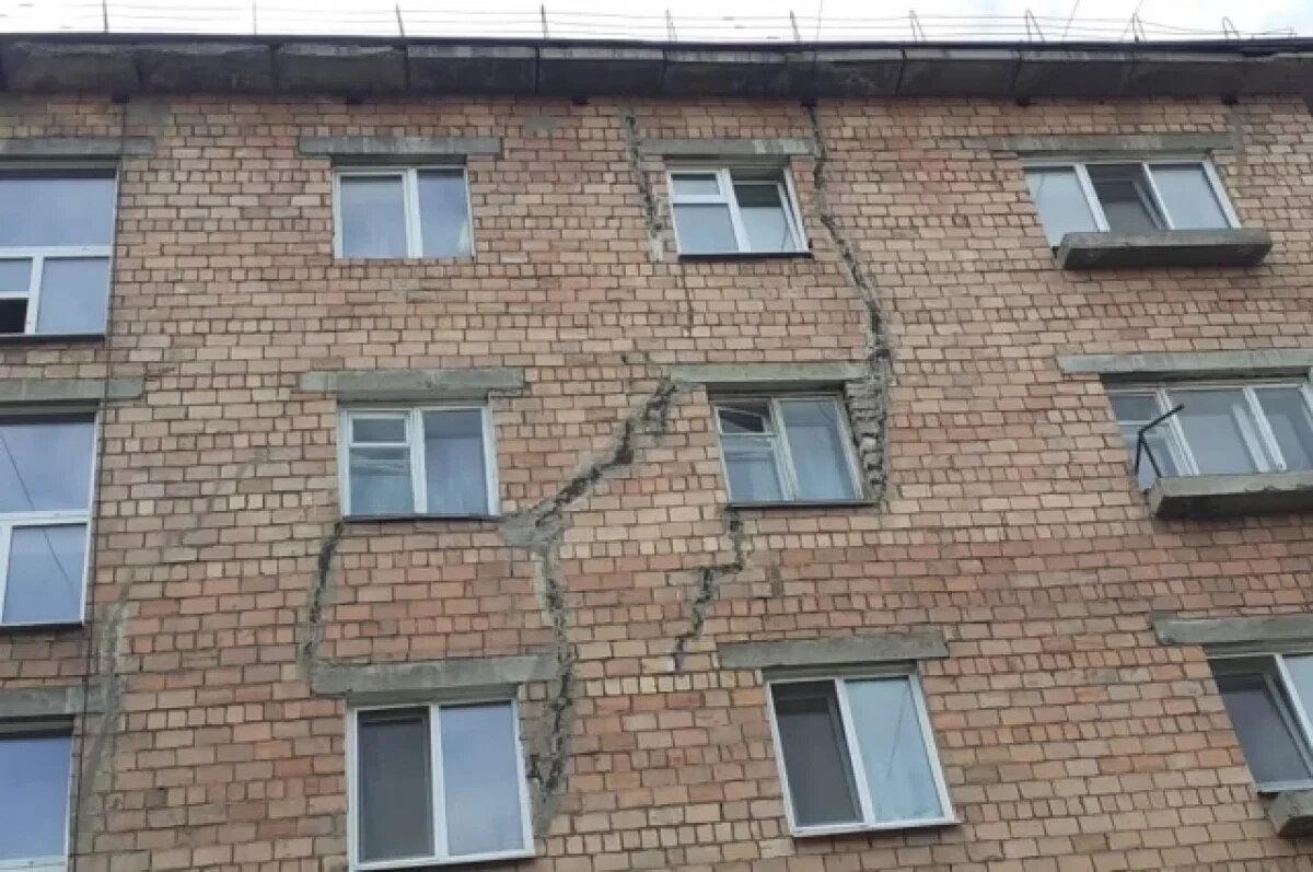    Бастрыкин заступился за волгоградского сироту из-за дома с трещинами