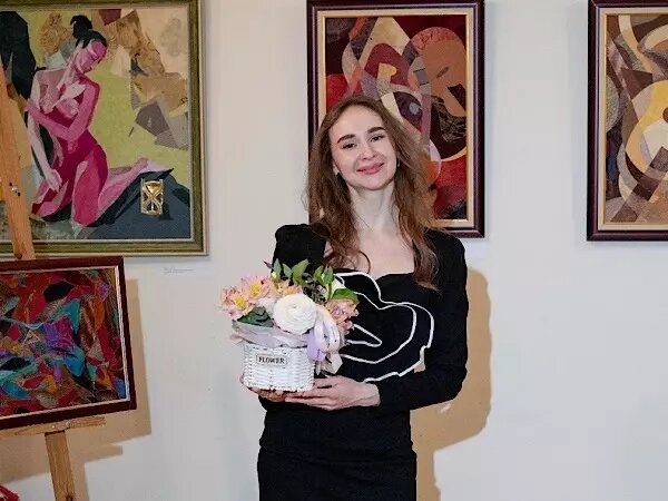 Без холста и красок: ростовская художница создала картины из рыбьей кожи