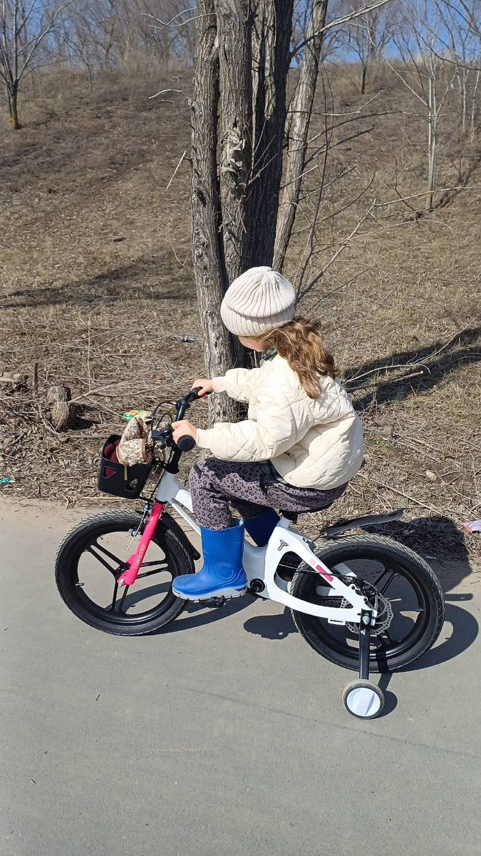 первая прогулка на велосипеде. Самая первая