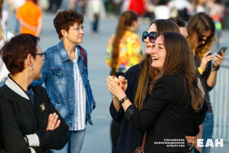    ЕАН. Молодые девушки