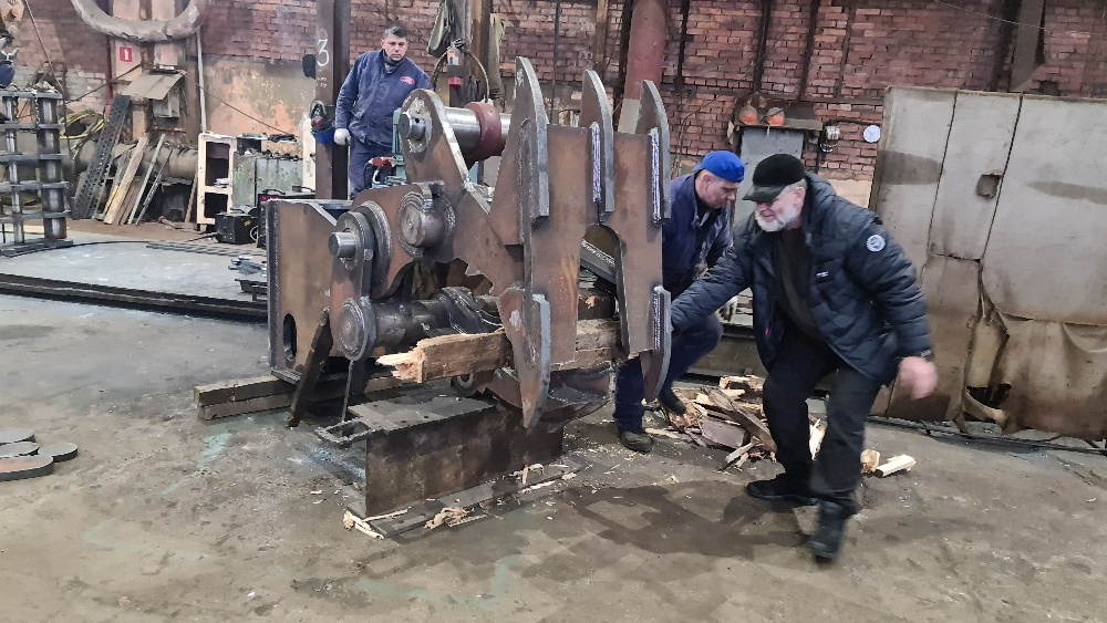 Гидравлическй усиленный корчеватель пней «ДУРЕМАР» от ЗАВОДа КОВШЕЙ на двойных подшипниках, смазка и обслуживание запрещены. Тел: 8-911-927-67-35 Анатолий Григорьевич (СПб). Сайт: заводковшей.рф