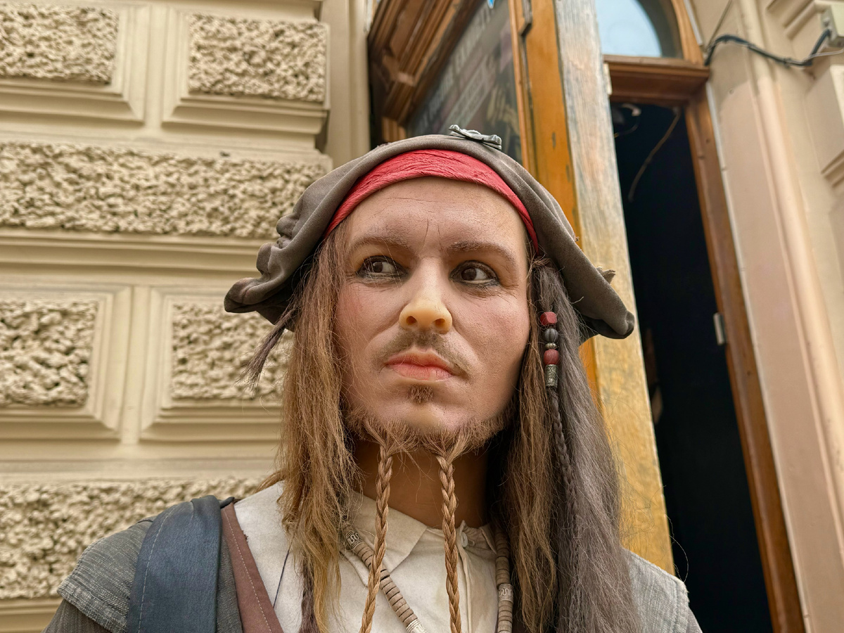 Восковая фигура. Капитан Джек Воробей (картинка авторская)