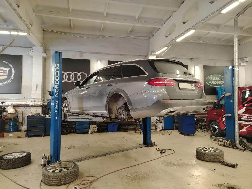 Замена задних пневмобаллонов на Mercedes‑Benz E‑class (кузов W213)