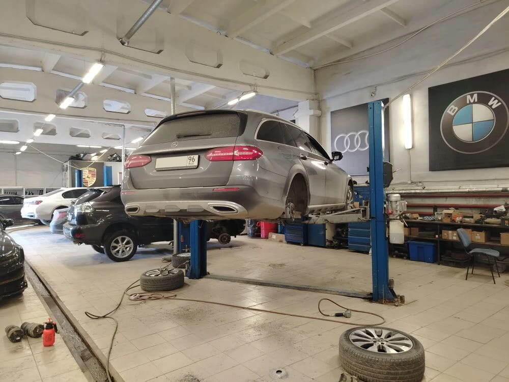 Замена задних пневмобаллонов на Mercedes‑Benz E‑class (кузов W213) в Аирматик Про