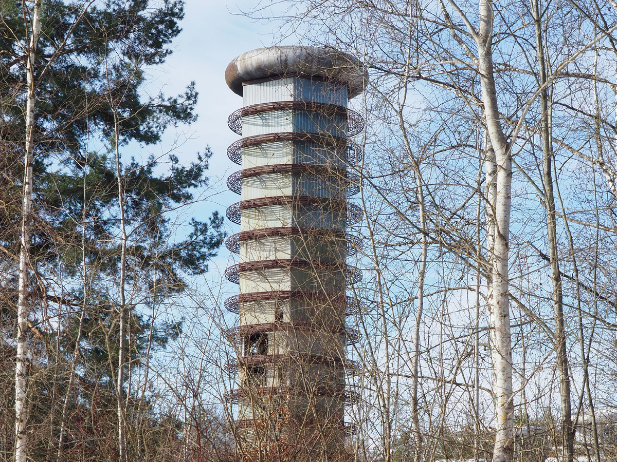 Генератор импульсного напряжения (ГИН). Расчетное напряжение 9 МВ, но испытания проводили лишь до 6 МВ, для увеличения срока службы компонентов. Фото Павел Каманин