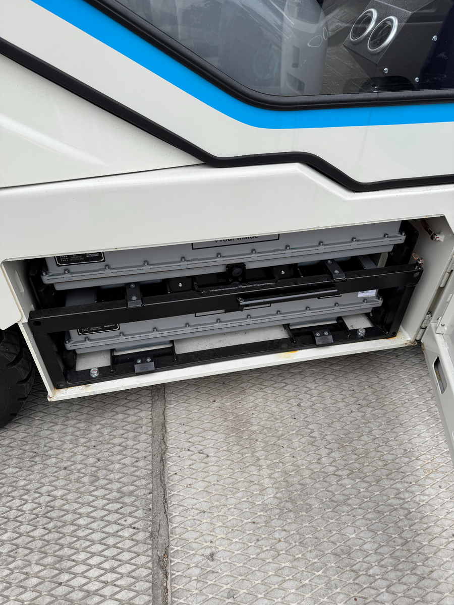 Две батареи по 307v каждая в вилочном погрузчике SHANN FB25